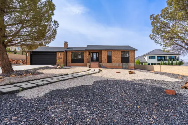 1002 E Crooked Creek Dr, Washington, UT 84780