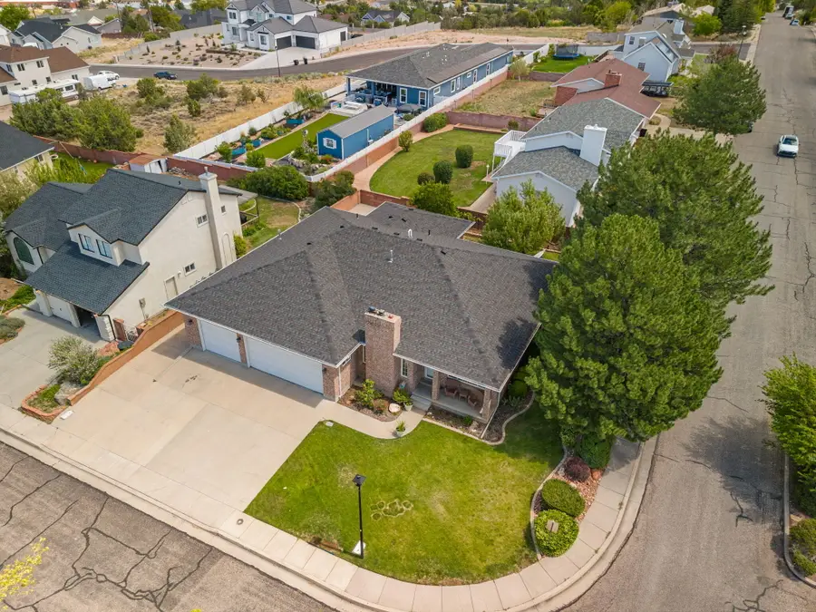 253 S Sunset Pointe Dr, Cedar City, UT 84720 - #3