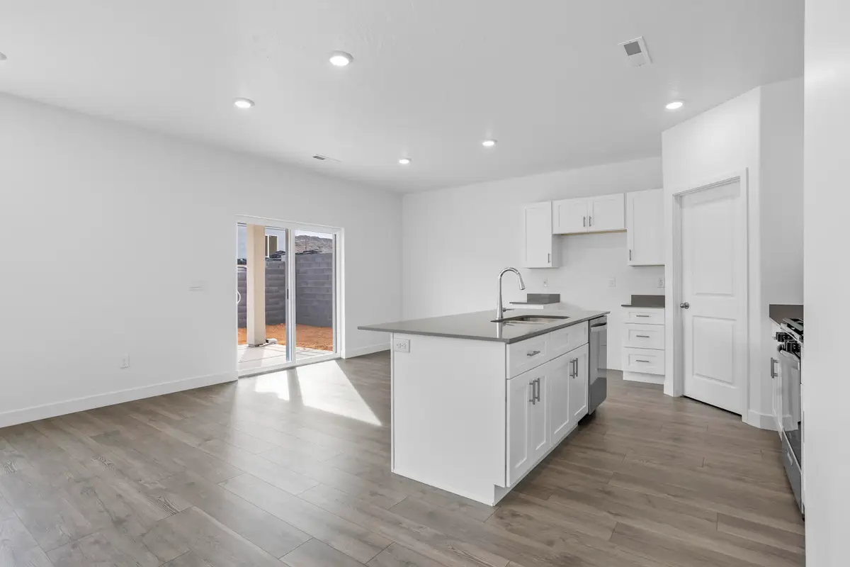 3339 E Defiance House Dr #4202, Washington, UT 84780 - #1