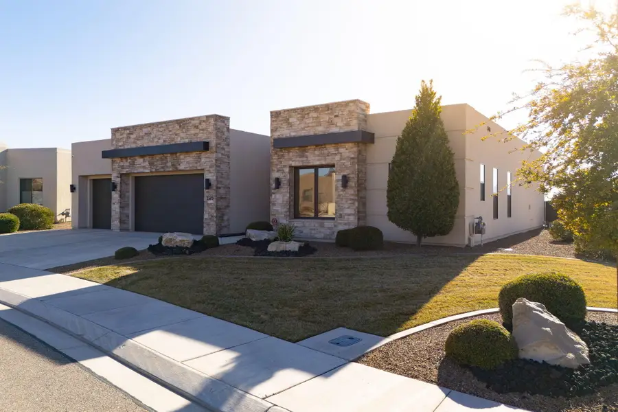 1525 W Pocket Mesa Dr, Saint George, UT 84770 - #3