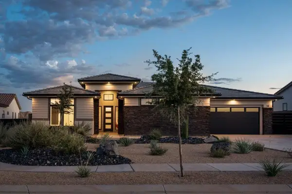 16 N Tabletop St, Washington, UT 84780