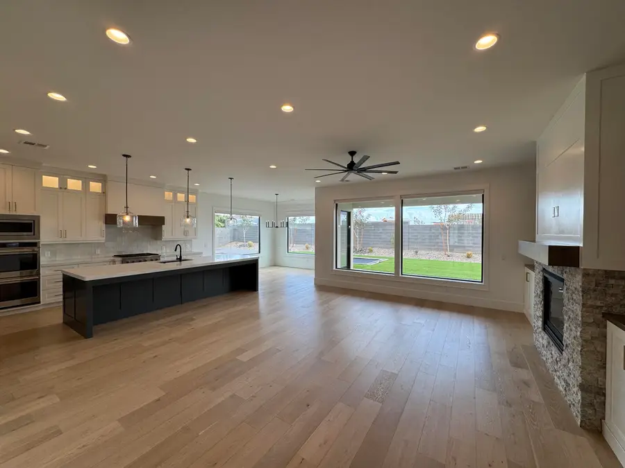 668 E Pine St, Washington, UT 84780 - #3