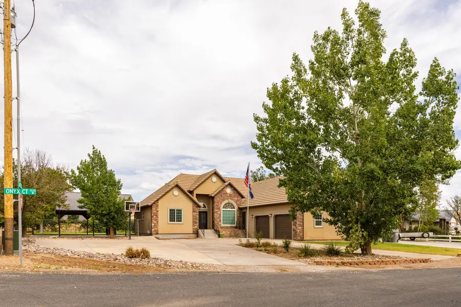 8040 N Onyx Ct, Saint George, UT 84770 - #2