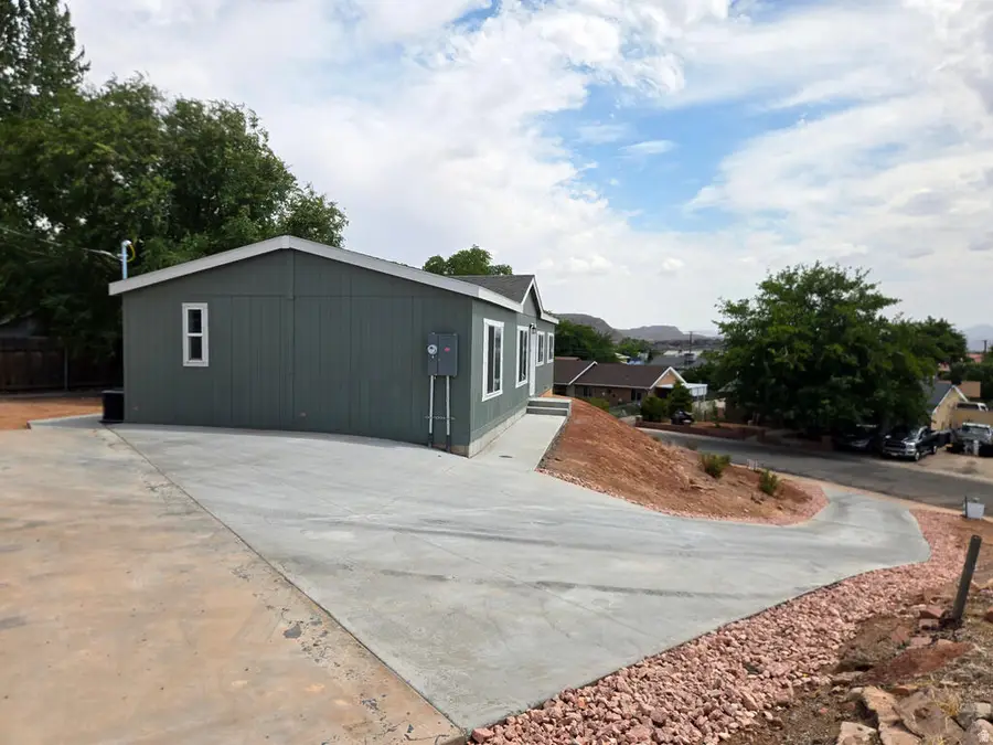 355 E Pectol St, Washington, UT 84780 - #2