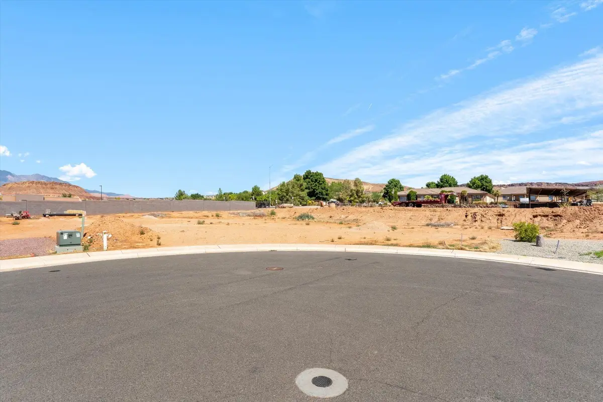 711 E Crew Ct, Washington, UT 84780 - #1