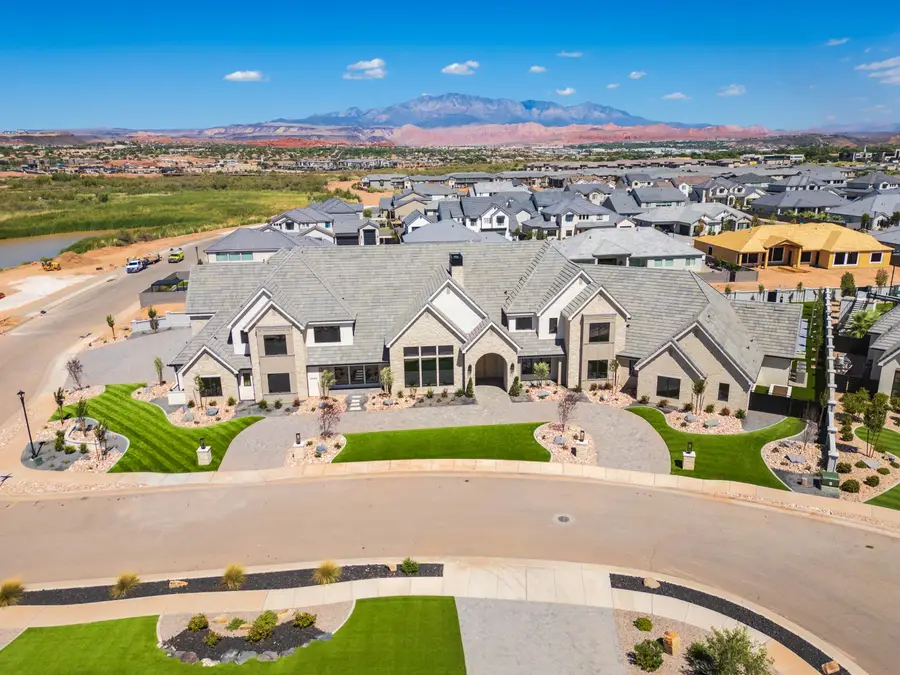 2585 E Waters Edge Cir, Saint George, UT 84790 - #2