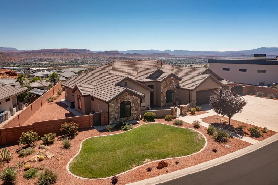 74 N Cliffside Dr, Washington, UT 84780 - #2