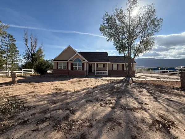 4212 N Quarterhorse Dr, Enoch, UT 84721