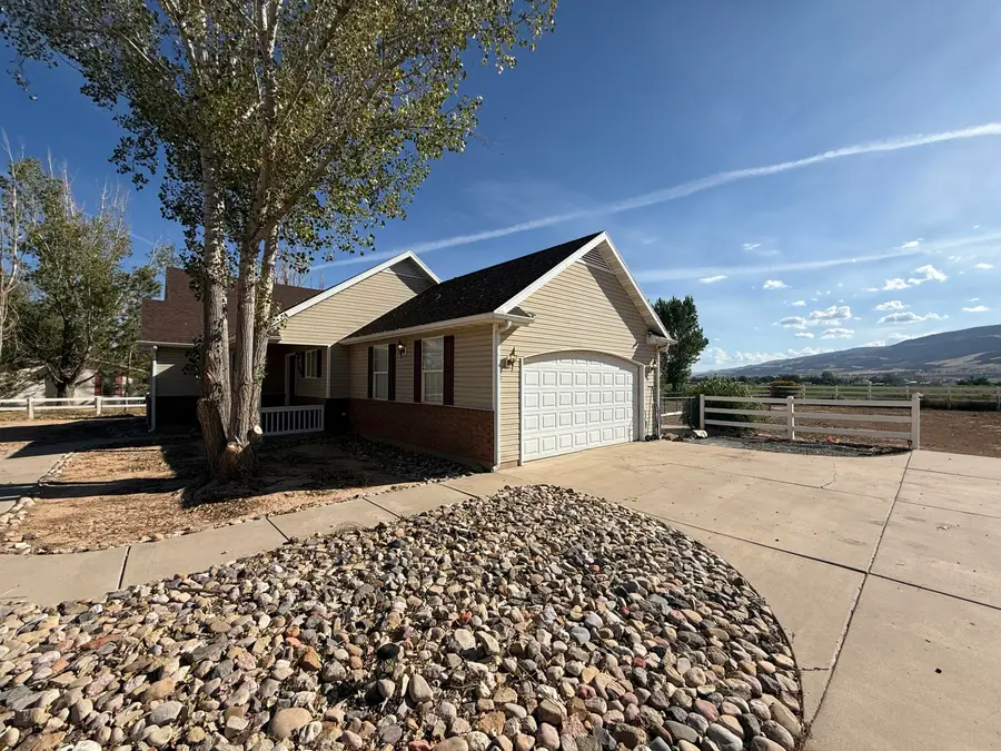 4212 N Quarterhorse Dr, Enoch, UT 84721 - #3