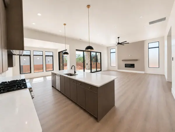 3227 S Drifting Dunes Ln, Hurricane, UT 84737