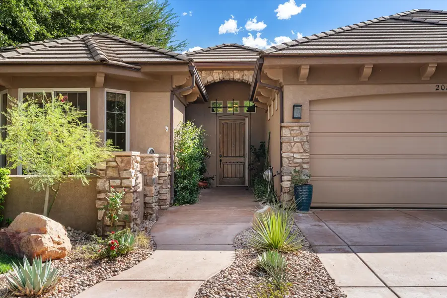 2083 W Monterey Dr, Saint George, UT 84770 - #2