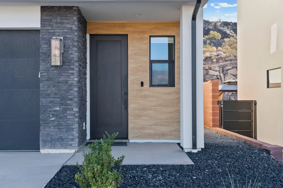 690 E Desert Cactus Dr, Washington, UT 84780 - #3