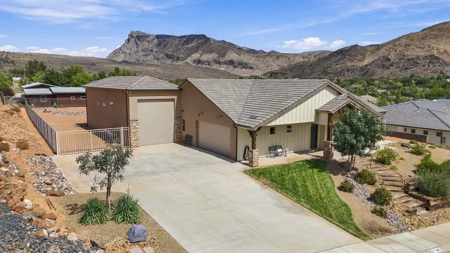 346 W Center St, Toquerville, UT 84774 - #2