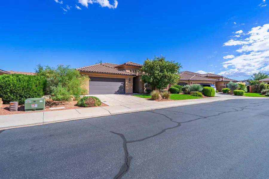 382 E Desert Gardens Ln, Ivins, UT 84738 - #2