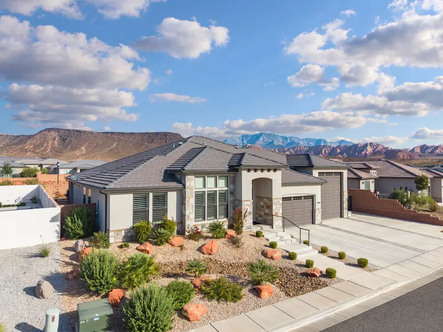 1949 N Mountain View Dr, Washington, UT 84780 - #3