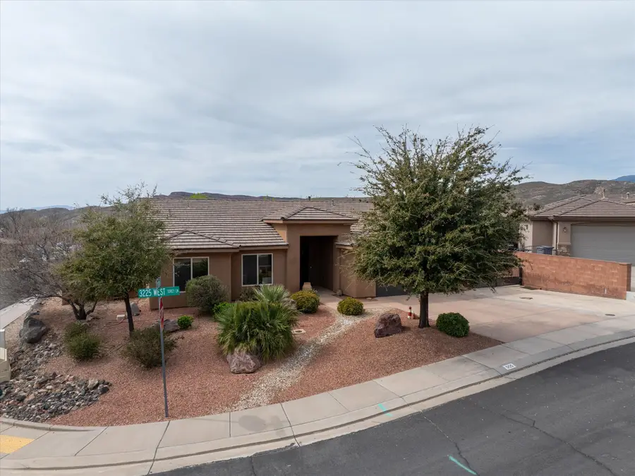 555 N Torey Ln, Hurricane, UT 84737 - #3