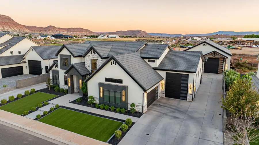 646 E Pine St, Washington, UT 84780 - #3