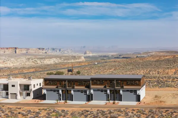 1328 E Lone Rock View Dr, Big Water, UT 84741