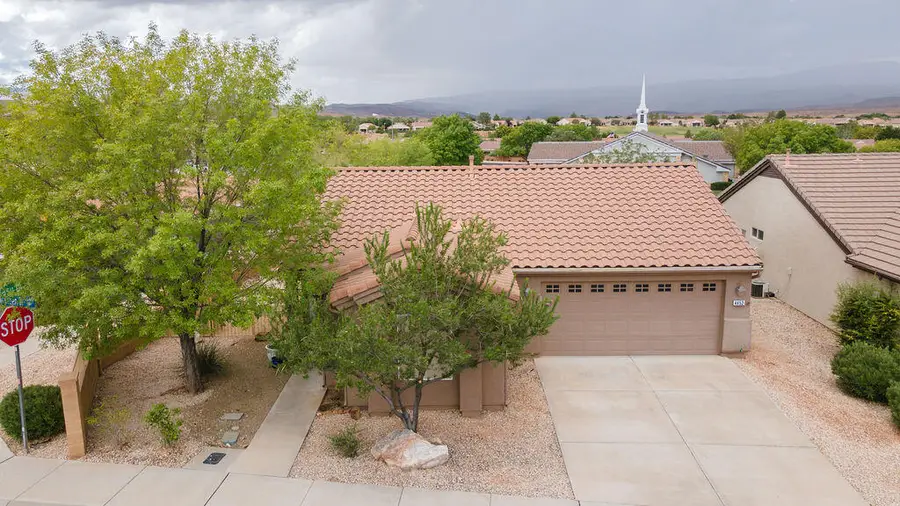 4452 S Laurel Green Dr, Saint George, UT 84790 - #2