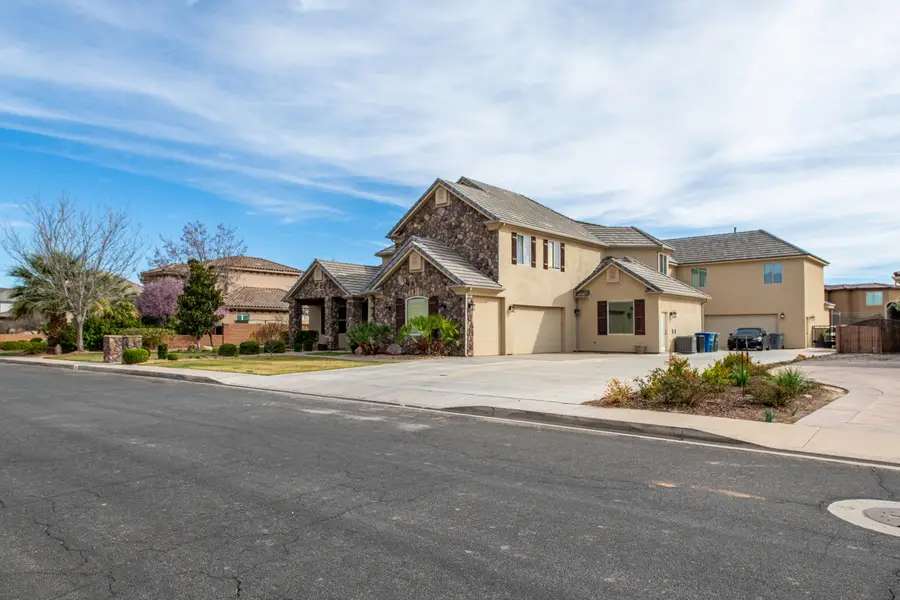 325 W River Willow Ln, Washington, UT 84780 - #3