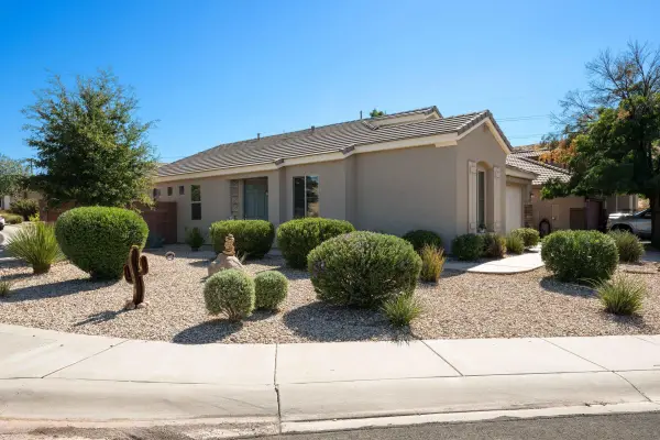 3166 E Fourteen Fairway Dr, Washington, UT 84780