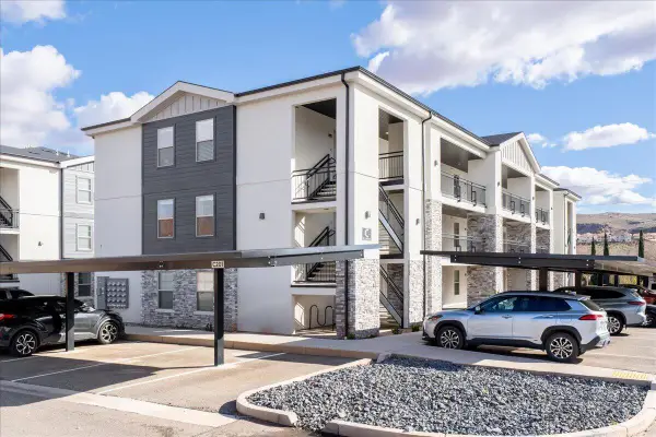 1167 E Telegraph St #C201, Washington, UT 84780