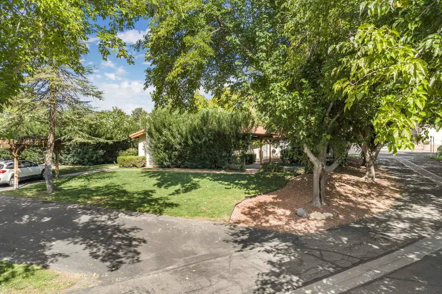 320 N Sunflower Dr #4, Saint George, UT 84790 - #2