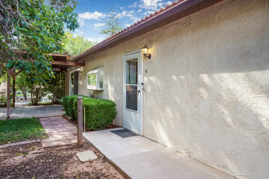 320 N Sunflower Dr #4, Saint George, UT 84790 - #3