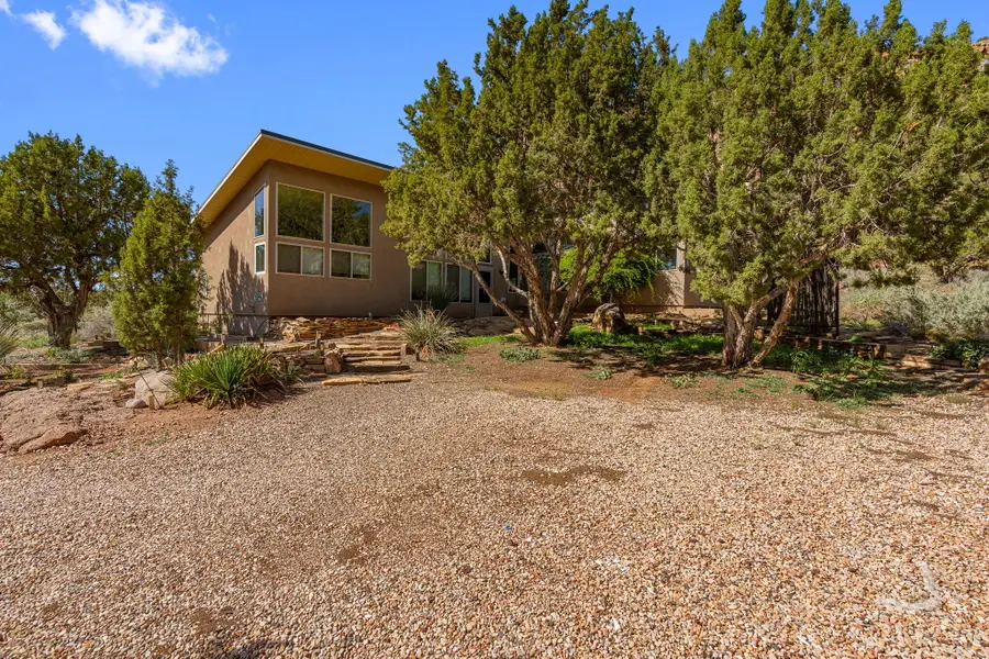 894 W Foothill Dr, Apple Valley, UT 84737 - #2