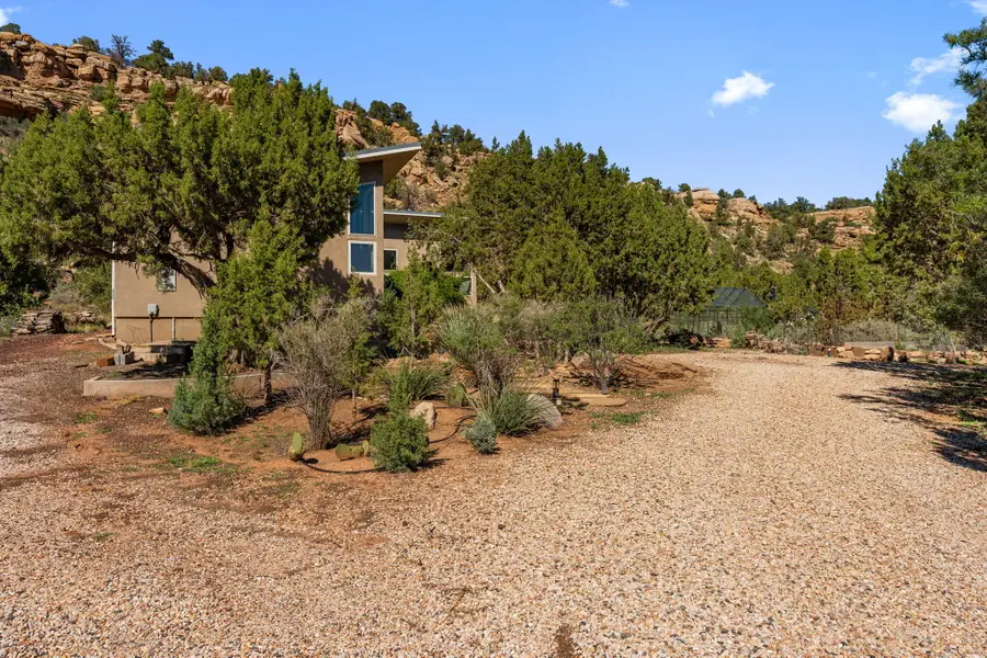 894 W Foothill Dr, Apple Valley, UT 84737 - #3