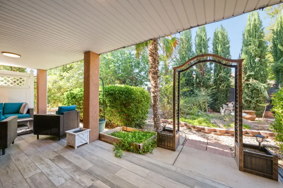 175 N Stone Mountain Dr, Saint George, UT 84770 - #2
