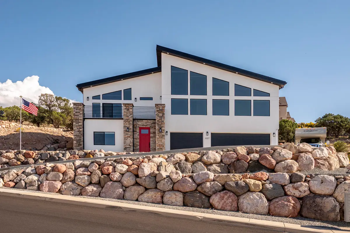 3327 W Kingsbury Dr, Cedar City, UT 84720 - #1