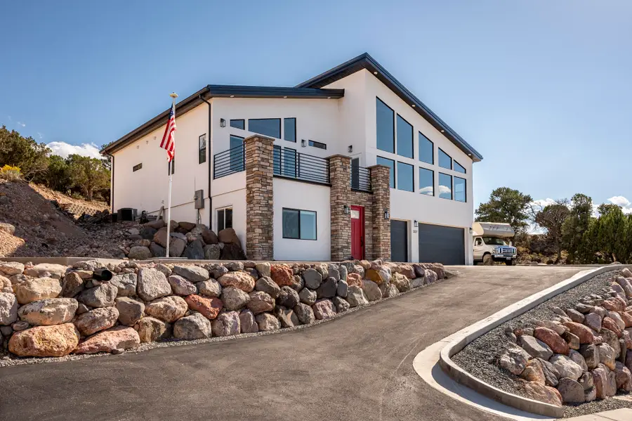 3327 W Kingsbury Dr, Cedar City, UT 84720 - #2