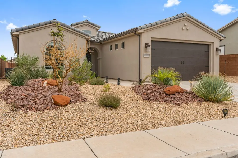 237 W White Pearl Dr, Washington, UT 84780 - #2