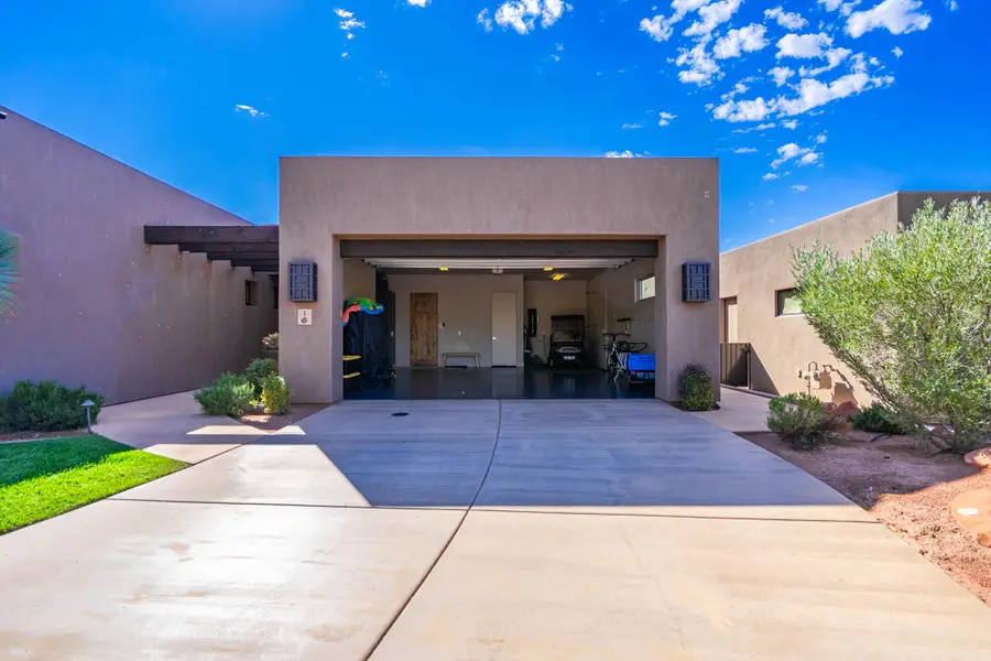 2085 N Tuweap Dr #1, Saint George, UT 84770 - #3