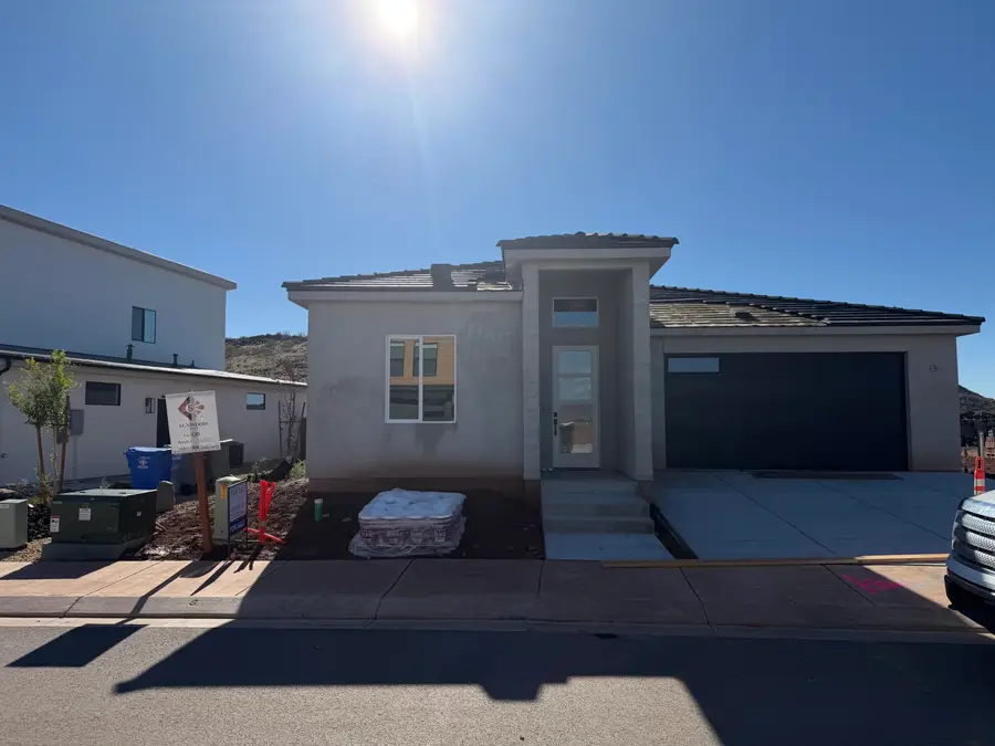 998 E Coyote Crest Dr, Washington, UT 84780 - #2