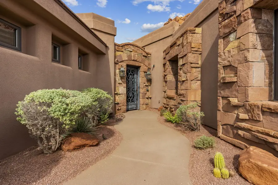 2938 N Chinle Cir, Saint George, UT 84770 - #3