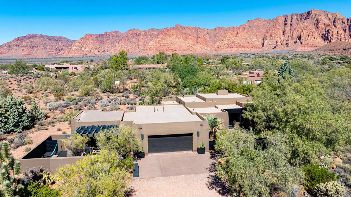 1114 W Two Moons Cir, Ivins, UT 84738 - #1