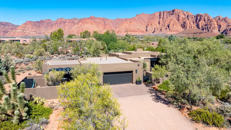 1114 W Two Moons Cir, Ivins, UT 84738 - #3