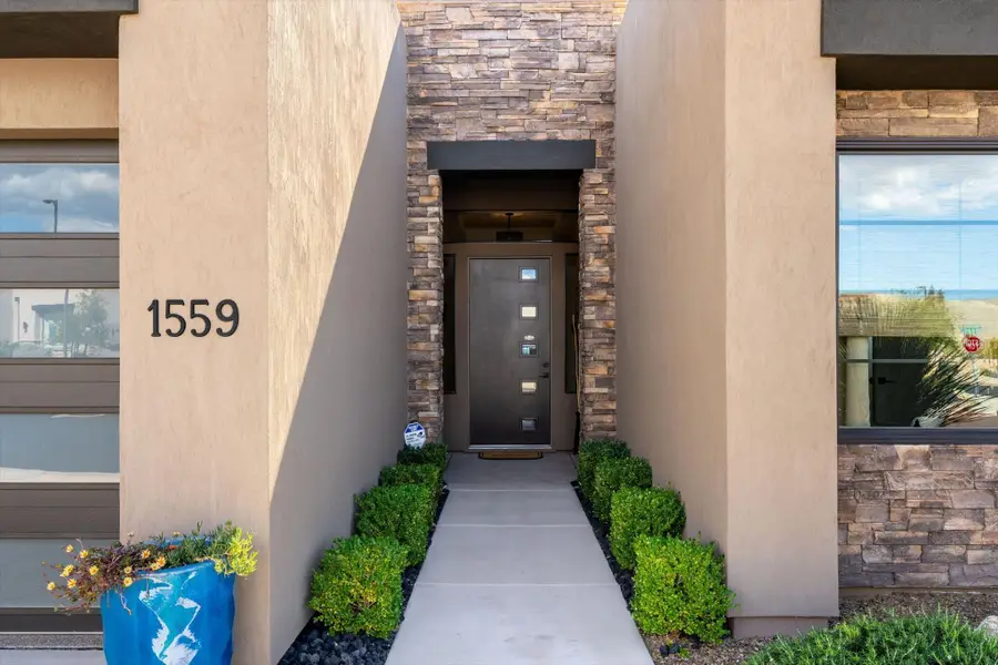 1559 W Firepit Knoll Dr, Saint George, UT 84770 - #3