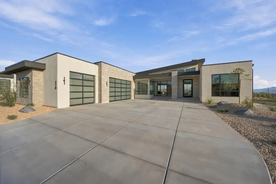 218 E Colima Rd, Washington, UT 84780 - #2