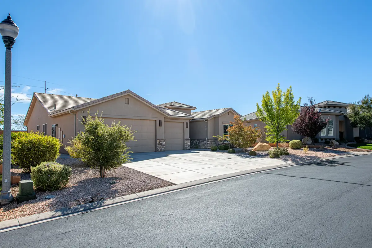 1409 W Grapevine Dr, Saint George, UT 84790 - #1