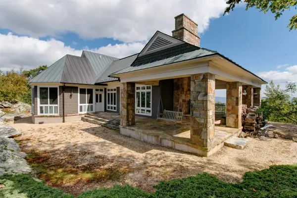 504 Airport Dr, HOT SPRINGS, VA 24445