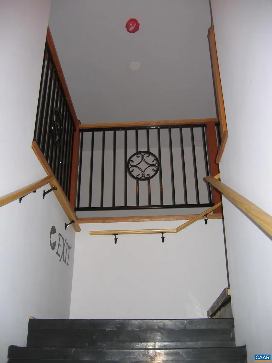 475 Valley St, Scottsville, VA 24590 - #2