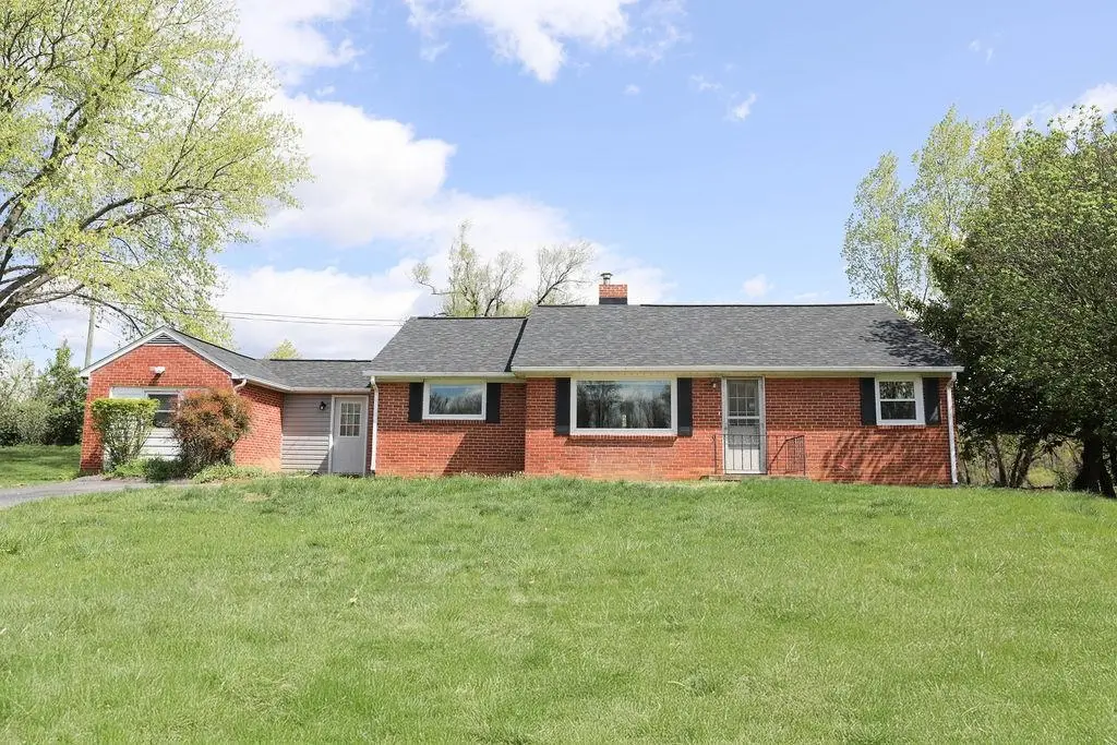 396 Linden Dr, Staunton, VA 24401 - Image #1