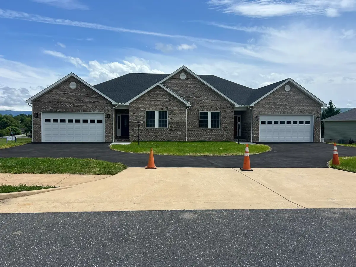 81 Meriwether Cir, Stuarts Draft, VA 24477 - Image #1