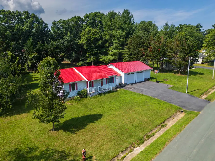 57 Greenbriar Ln, Stuarts Draft, VA 24477 - Image #3