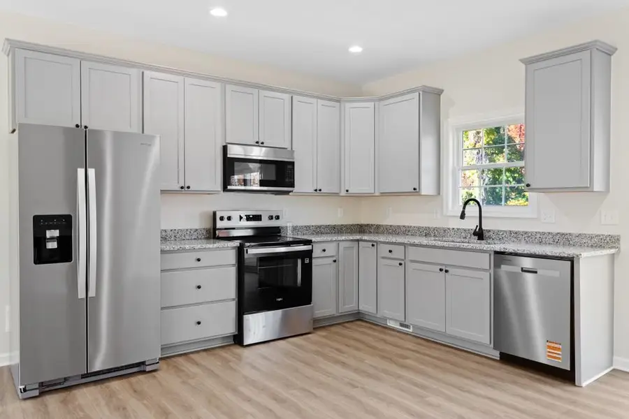 313 Ivanhoe Ave, Waynesboro, VA 22980 - Image #3