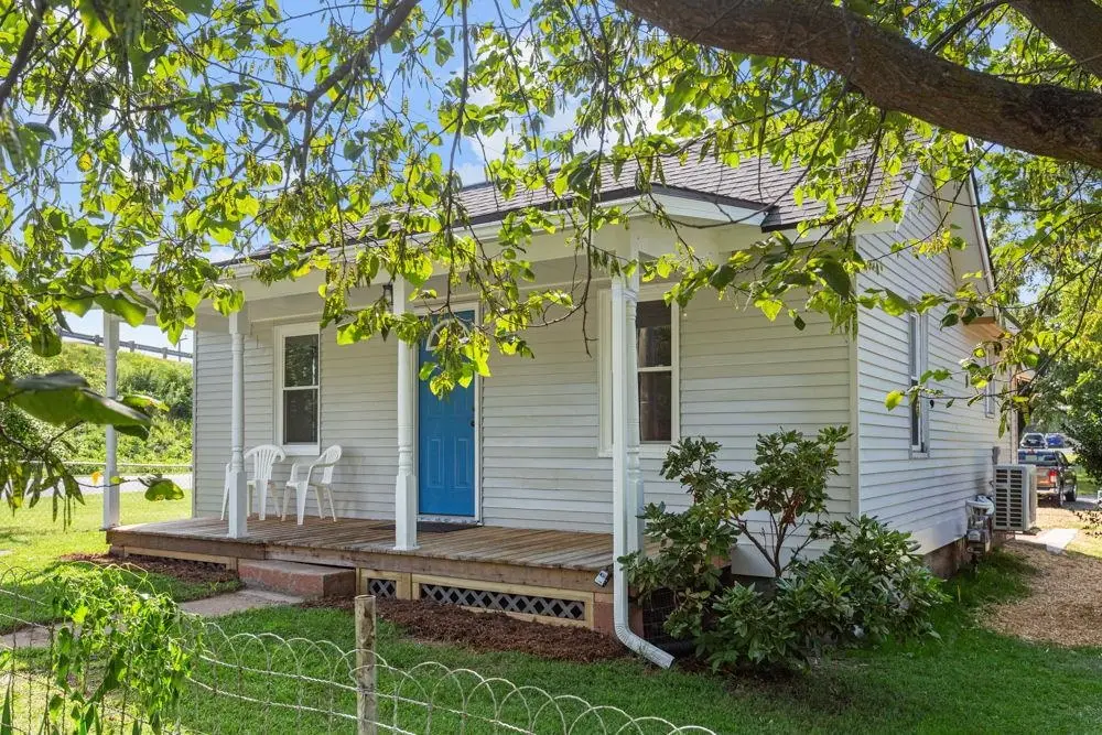 821 N Bayard Ave, Waynesboro, VA 22980 - #1