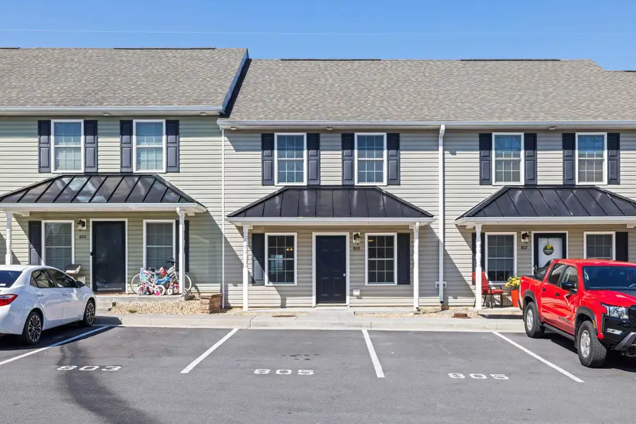 805 Carson Cir, Grottoes, VA 24441 - Image #2